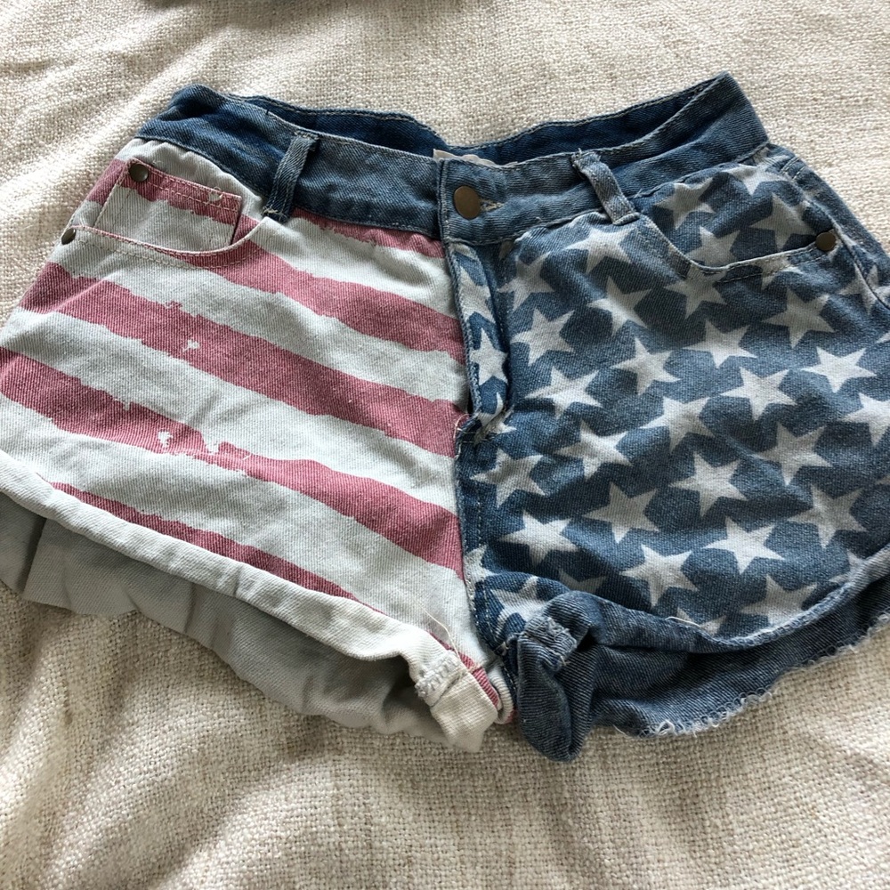 Stars and Stripes denim shorts. (M)